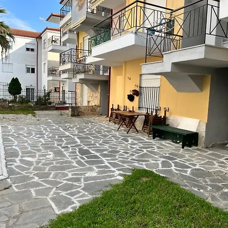 Avli Apartment *